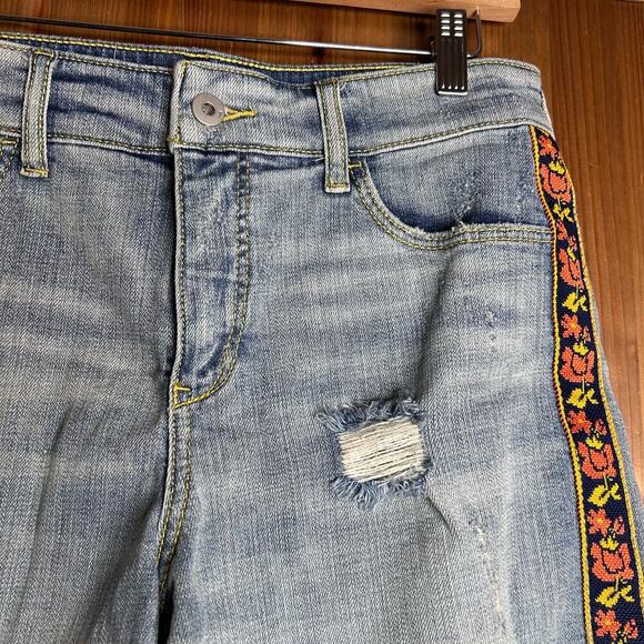 Pilcro Anthropologie Mid-Rise Slim Boyfriend Denim Shorts Women’s 27 Embroidered - Picture 7 of 10